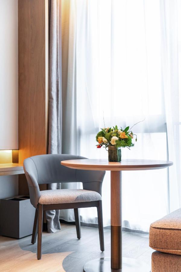 The Coli Hotel Jinan Bagian luar foto